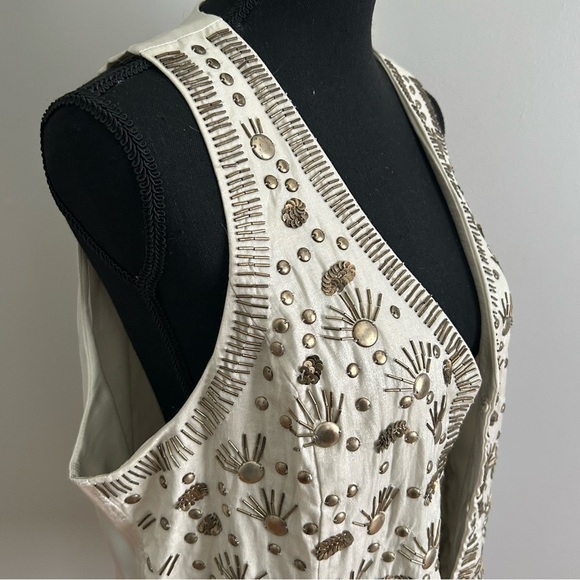 Chico’s Embroidered Beige and Brown Vest. Chico’s Size 2 (Large) - Picture 2 of 6